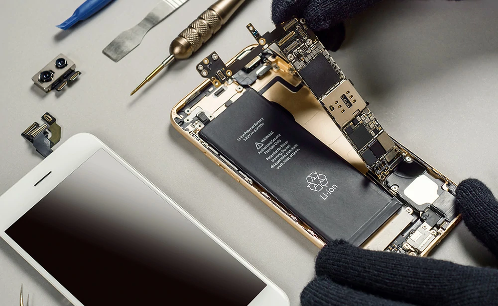 اپل با تعویض پذیری آسان باتری گوشی ها مخالف است